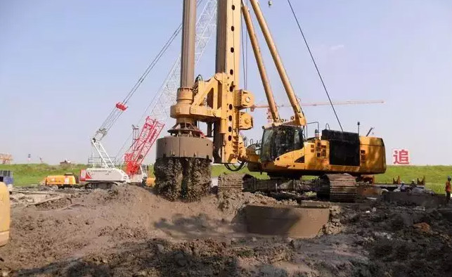 旋挖鉆在軟泥地層吸鉆、塌孔、超方和卸渣困難等問題.jpg
