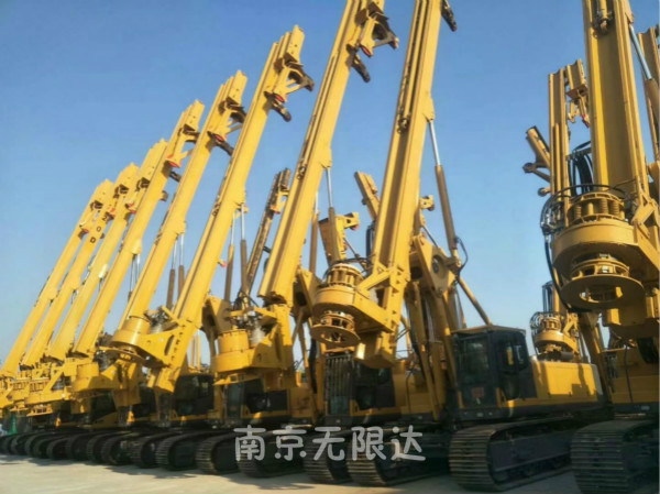 無限達(dá)有多臺(tái)徐工360旋挖鉆機(jī)出租.jpg
